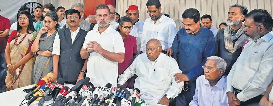 Rahul Gandhi Tracks Protest Attendance as Congress Steps Up Anti-CEC Campaign — image 2 Rahul Gandhi Tracks Protest Attendance as Congress Steps Up Anti-CEC Campaign — image 2